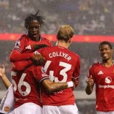 Manchester United a battu Liverpool 2-1.